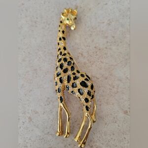 Giraffe Gold Brooch